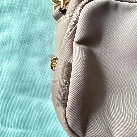 Lululemon Everywhere Crossbody Bag - Picture 3 of 9